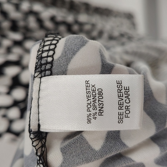 Versona Pullover Dress Size Small Faux Wrap Black and White Elbow Sleeve Stretch - Picture 7 of 8